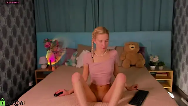 Snapshot of Aurora_Bennet chatting on October 15, 12:55 am Aurora Bennet online show from October 15, 12:55 am