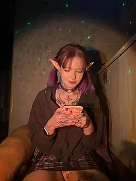 Snapshot of n1ghtcloud chatting on October 13, 10:43 pm n1ghtcloud online show from October 13, 10:43 pm