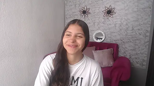 Snapshot of Evagirl69 chatting on October 28, 6:10 pm Evagirl69 online show from October 28, 6:10 pm