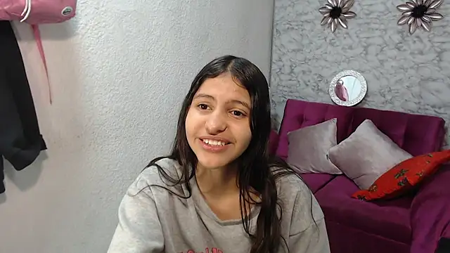 Snapshot of Evagirl69 chatting on December 5, 12:19 am Evagirl69 online show from December 5, 12:19 am