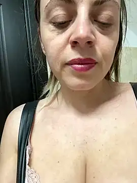 ladywithbigass online show from March 12, 5:57 am