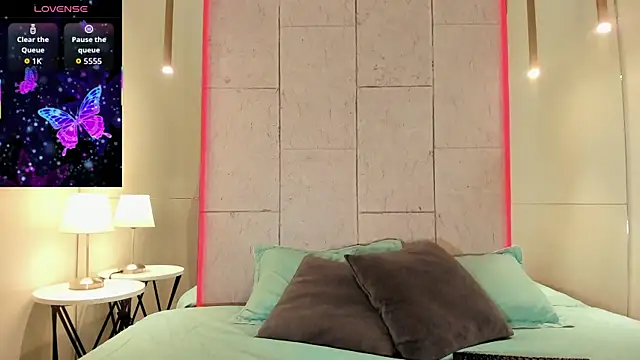 krystal swift online show from September 12, 7:25 pm