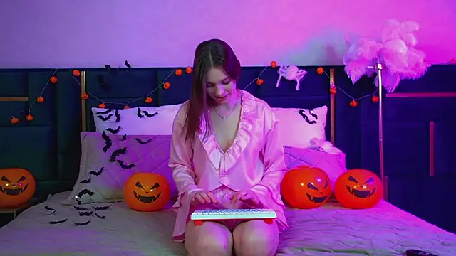 Snapshot of VeronicaVances chatting on October 22, 6:07 pm VeronicaVances online show from October 22, 6:07 pm