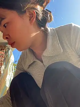 Snapshot of han-cute chatting on November 28, 6:05 am han-cute online show from November 28, 6:05 am