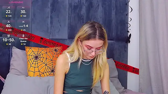 MaeLili online show from October 30, 4:25 am