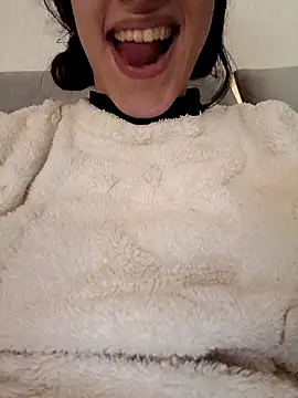 Snapshot of Ahalm chatting on December 1, 2:44 pm Ahalm online show from December 1, 2:44 pm