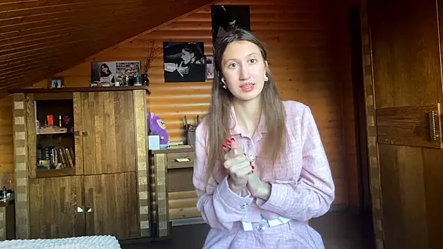 Shyselly online show from October 5, 2:15 pm