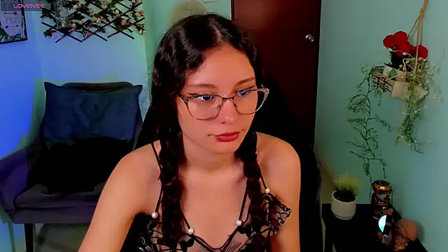 Krysten Riter online show from November 10, 6:07 pm