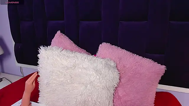 Snapshot of antonellabrith chatting on December 2, 8:04 pm antonellabrith online show from December 2, 8:04 pm