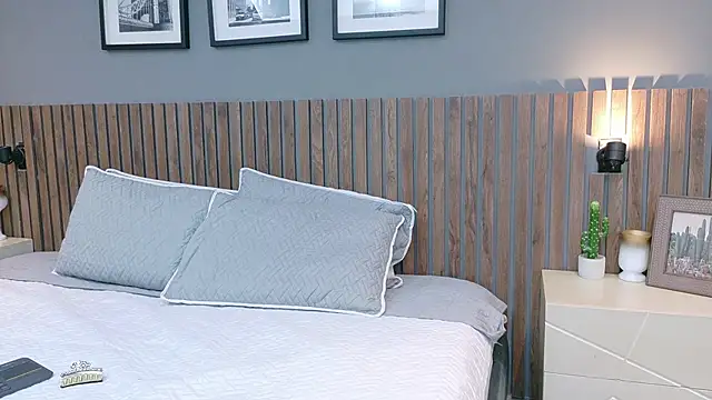 Snapshot of luna_roja25 chatting on October 14, 1:01 pm luna roja25 online show from October 14, 1:01 pm