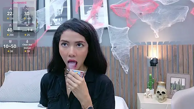 Snapshot of luna_roja25 chatting on October 16, 1:45 pm luna roja25 online show from October 16, 1:45 pm