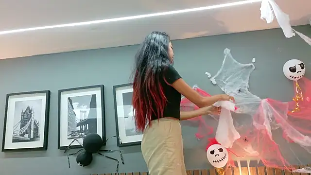 Snapshot of luna_roja25 chatting on November 6, 1:23 pm luna roja25 online show from November 6, 1:23 pm