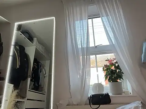 KayleeBella online show from October 12, 4:17 pm