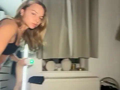 KayleeBella online show from November 10, 9:25 pm