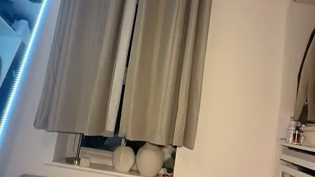 KayleeBella online show from December 5, 5:31 pm