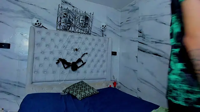 Ari and Storm online show from November 7, 6:52 pm