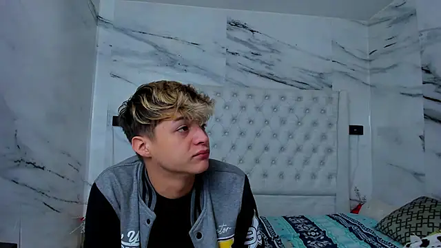 Ari and Storm online show from November 16, 1:28 pm