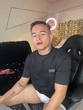 LiamDeep online show from December 19, 9:44 pm