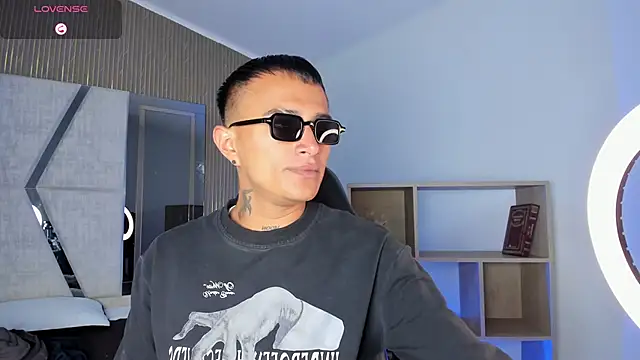 LiamDeep online show from February 20, 8:31 pm