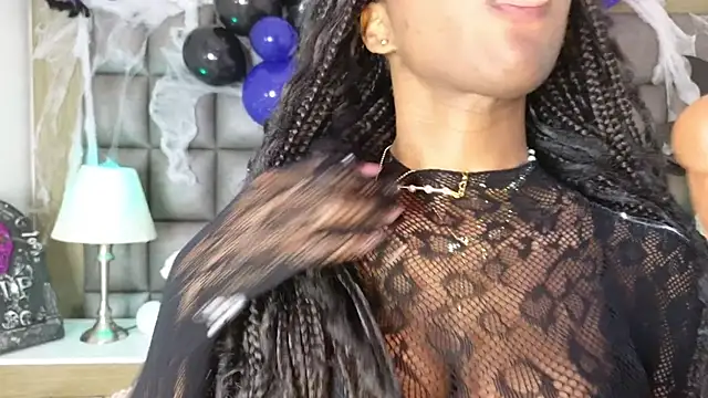 AmiraMorgan online show from November 1, 5:15 pm