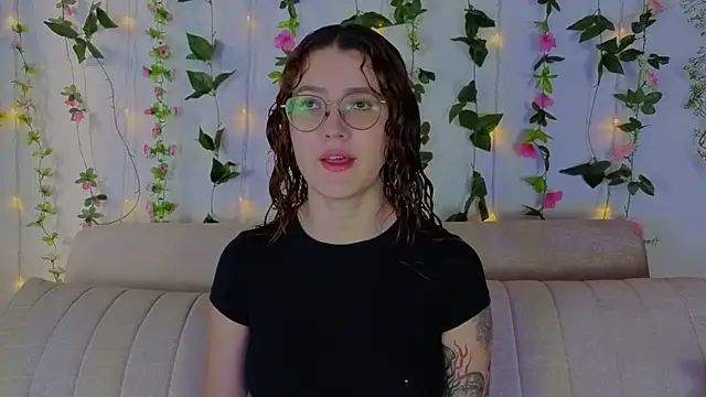 MiaWinxxx online show from October 25, 9:09 pm