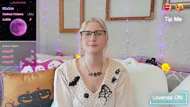 Snapshot of samanthamalichite chatting on September 25, 2:43 pm samanthamalichite online show from September 25, 2:43 pm