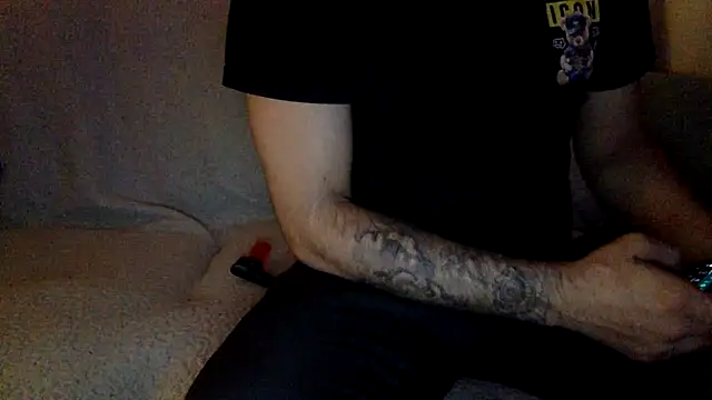 Snapshot of Brownsuggarr chatting on October 5, 2:21 am Brownsuggarr online show from October 5, 2:21 am