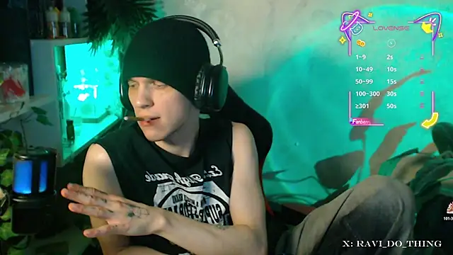 Snapshot of frozen_boy chatting on October 29, 3:36 pm frozen boy online show from October 29, 3:36 pm