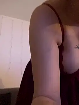 Hugox1123 online show from December 18, 12:49 am