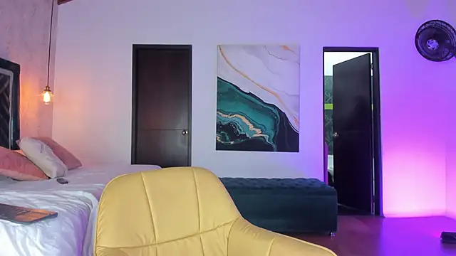 Snapshot of Sofi_Moreno chatting on September 12, 12:27 pm Sofi Moreno online show from September 12, 12:27 pm