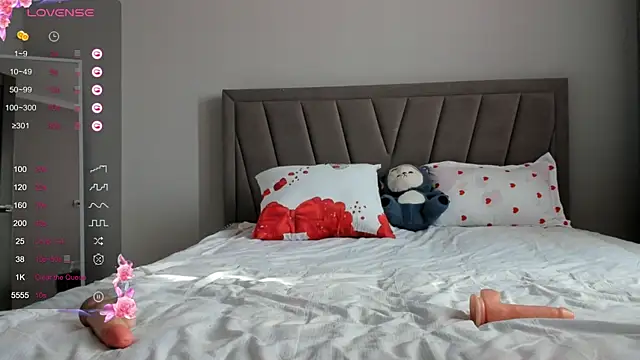 qimiiqo online show from September 28, 11:04 am