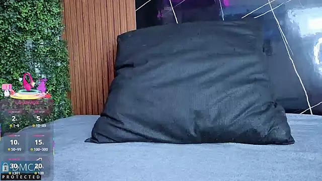 Kiara Zahiri   online show from October 28, 10:52 am