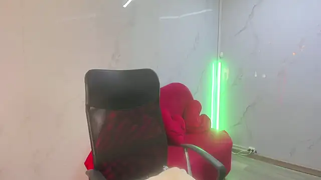 ashlyy sweet  online show from March 15, 1:28 pm