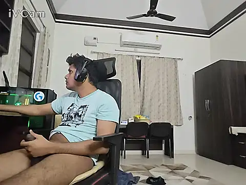 Snapshot of Bakasur_19 chatting on December 14, 9:52 pm Bakasur 19 online show from December 14, 9:52 pm