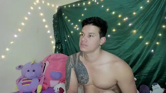 Snapshot of EclipseandFlame chatting on December 5, 1:42 pm EclipseandFlame online show from December 5, 1:42 pm