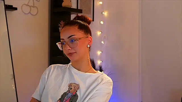 Snapshot of Naomii20__ chatting on November 7, 2:39 pm Naomii20 online show from November 7, 2:39 pm