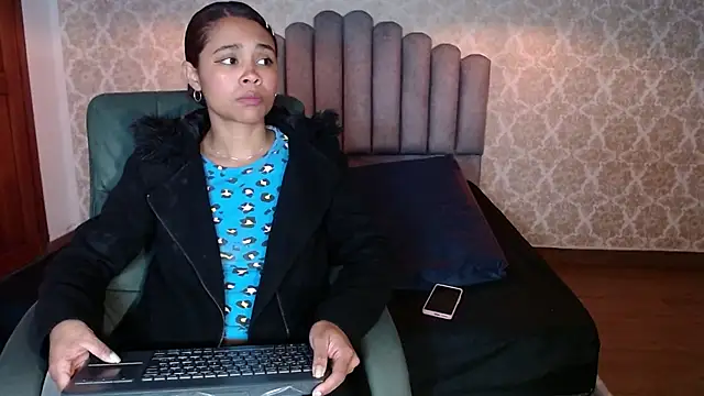 Snapshot of Kristall_06 chatting on October 1, 2:39 am Kristall 06 online show from October 1, 2:39 am