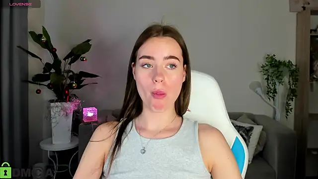 Snapshot of Ameli_Povilain chatting on December 19, 6:20 am Ameli Povilain online show from December 19, 6:20 am