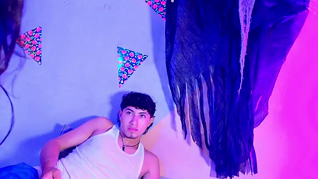 Laura and Kevin online show from October 25, 1:40 pm