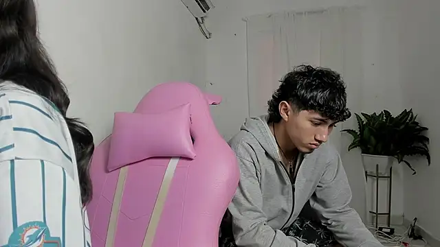 Laura and Kevin online show from January 10, 7:37 pm