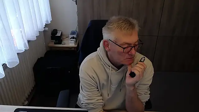 Snapshot of randyandy67 chatting on November 18, 8:19 am randyandy67 online show from November 18, 8:19 am