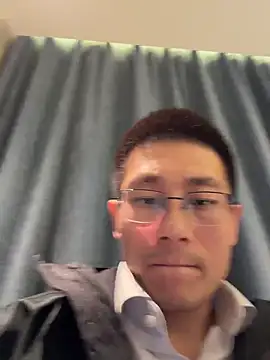 Snapshot of miniyellower chatting on October 28, 12:52 pm miniyellower online show from October 28, 12:52 pm