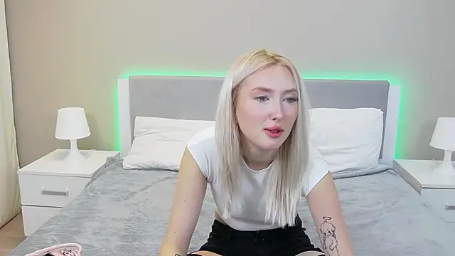 Snapshot of MarianeSun chatting on September 25, 4:05 am MarianeSun online show from September 25, 4:05 am