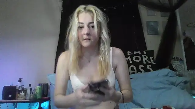 Snapshot of cardicore chatting on March 4, 5:24 am cardicore online show from March 4, 5:24 am