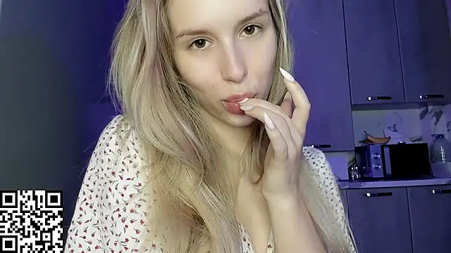 Snapshot of ElysiaXo chatting on October 12, 11:59 pm ElysiaXo online show from October 12, 11:59 pm