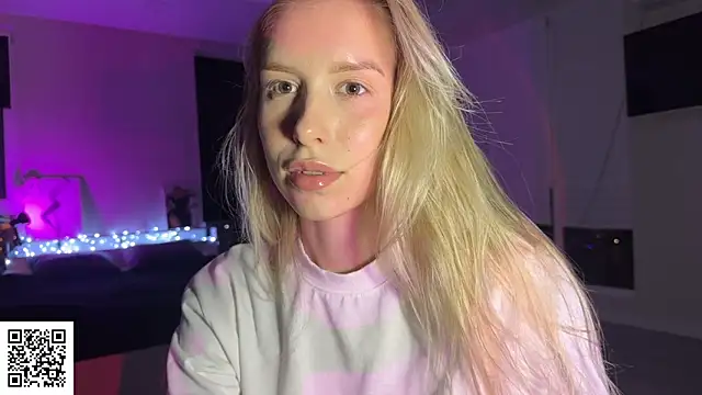 Snapshot of ElysiaXo chatting on November 29, 10:57 pm ElysiaXo online show from November 29, 10:57 pm