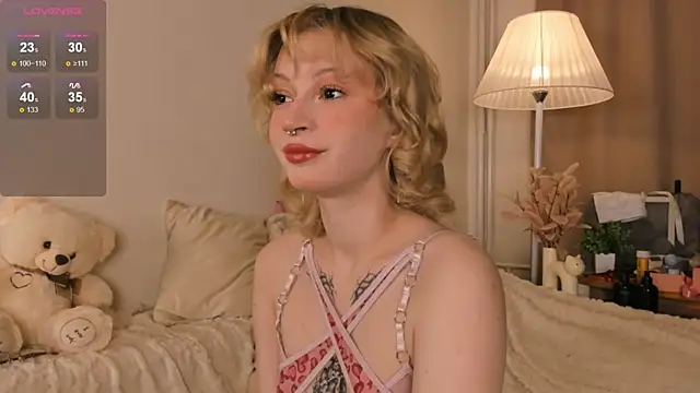 Snapshot of EfieFrye chatting on October 31, 5:58 pm EfieFrye online show from October 31, 5:58 pm