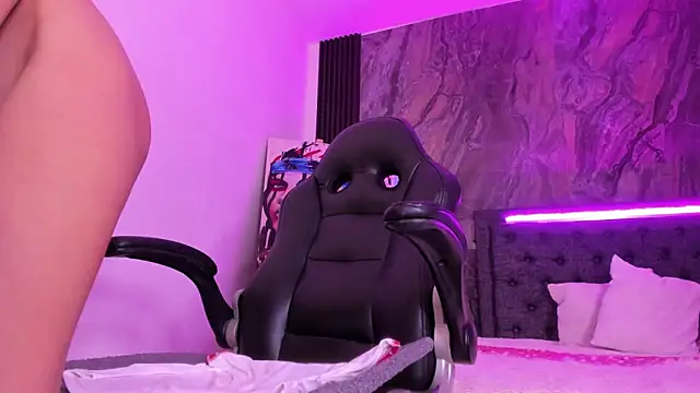 Mia Clay1 online show from April 17, 8:34 pm