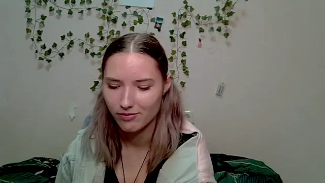  kikiclark   online show from October 25, 8:47 pm