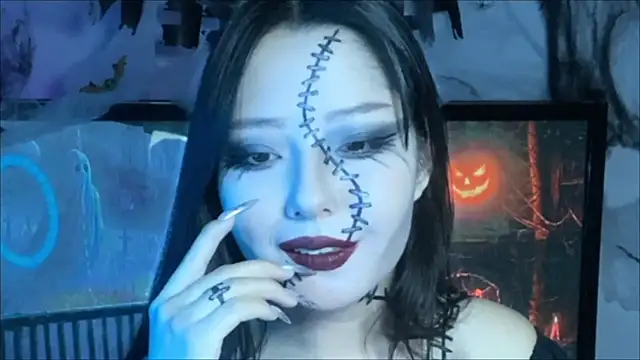 Snapshot of WonderMira chatting on October 26, 1:39 pm WonderMira online show from October 26, 1:39 pm